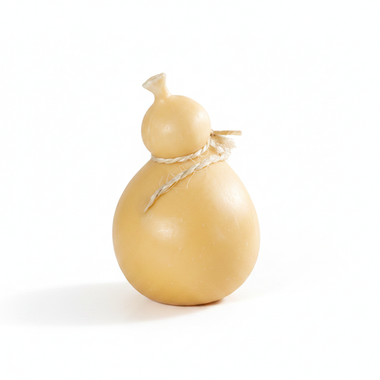 Caciocavallo sfondo bianco